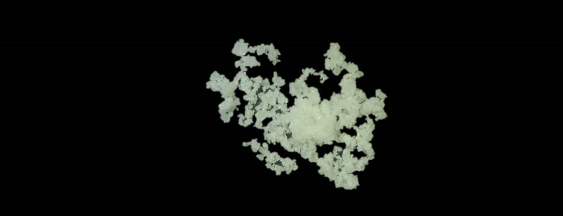 Dieses Bild zeigt eine kristalline Substanz. 