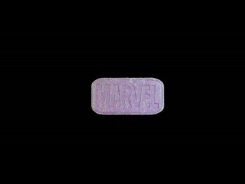 Dieses Bild zeigt die Vorderseite einer Pille (Logo Marvel)