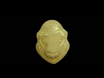 Dieses Bild zeigt eine goldene Pille in Gorilla-Form
