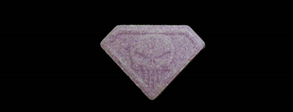 Dieses Bild zeigt eine violette Pille (Logo Punisher).