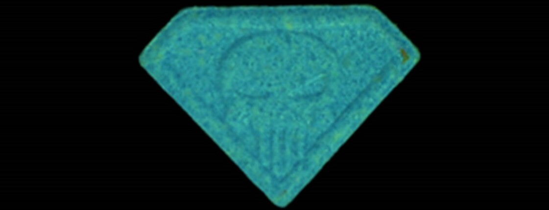 Vorderseite einer blauen Punisher Ecstasy-Tablette