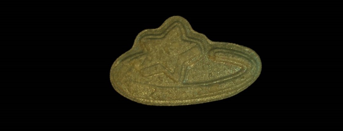 Vorderseite der zur Testung abgegebenen PopSmoke Ecstasy-Tablette